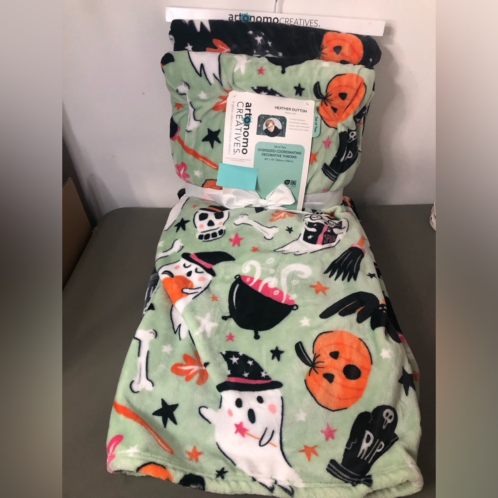 NEW Release artonomo Green & Black Halloween Throw Blanket 2 Pack Ghost NWT